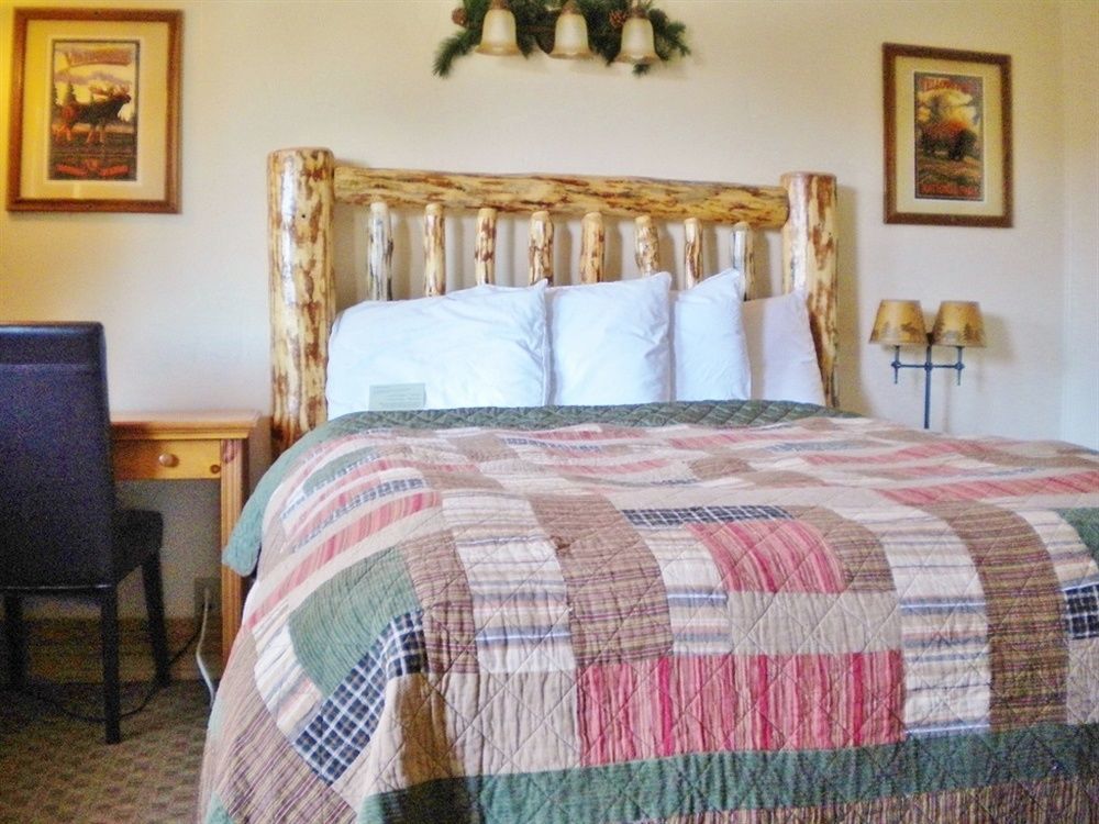 Moose Creek Inn Вест-Йеллоустоун Екстер'єр фото