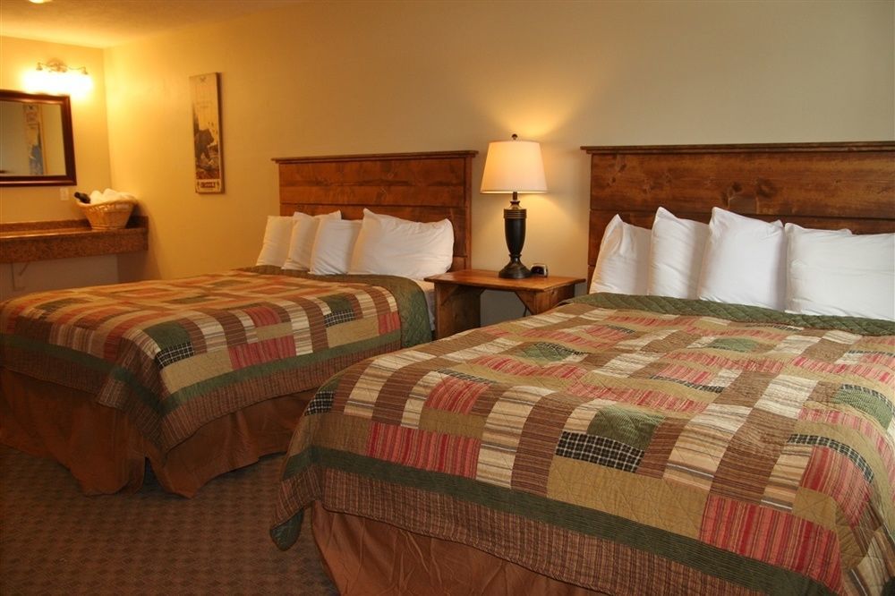 Moose Creek Inn Вест-Йеллоустоун Екстер'єр фото