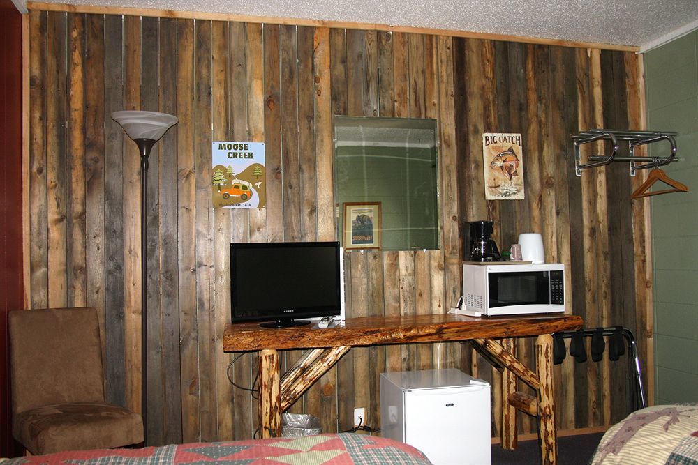 Moose Creek Inn Вест-Йеллоустоун Екстер'єр фото