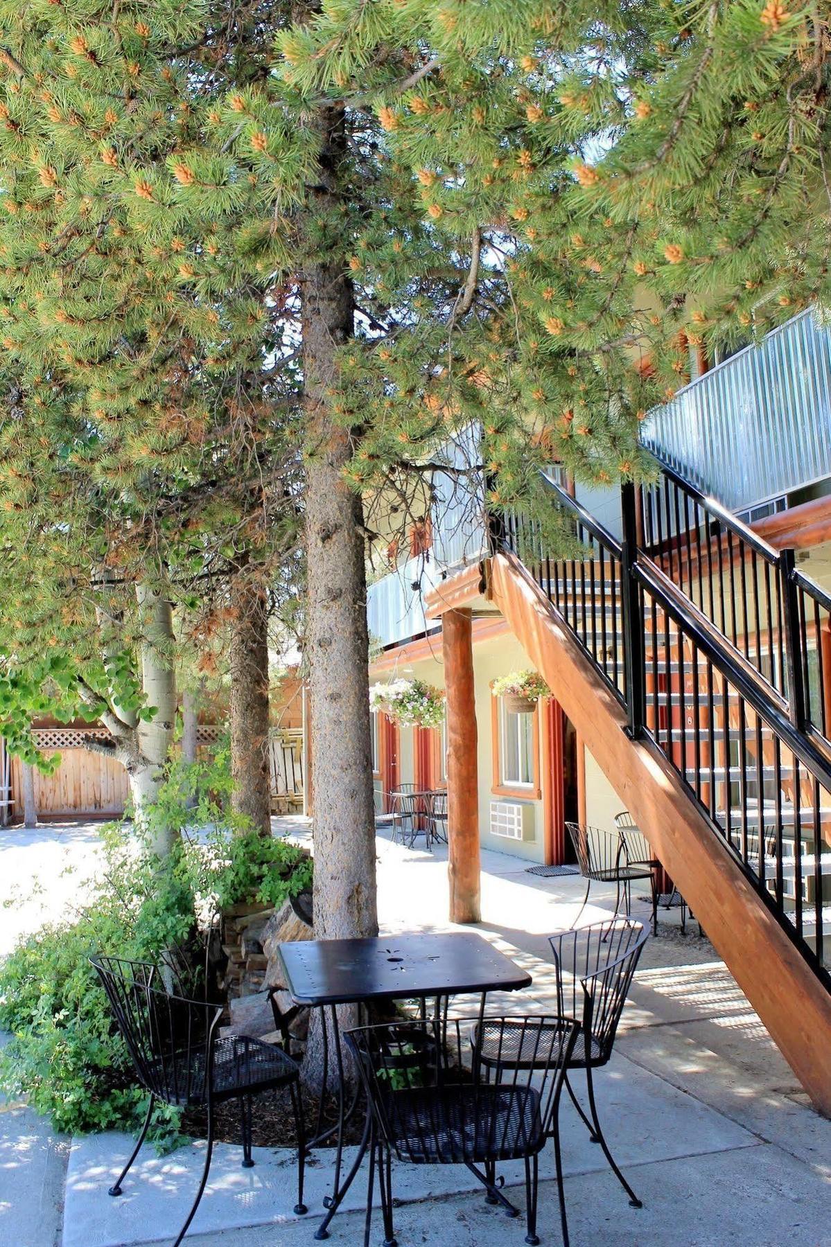 Moose Creek Inn Вест-Йеллоустоун Екстер'єр фото